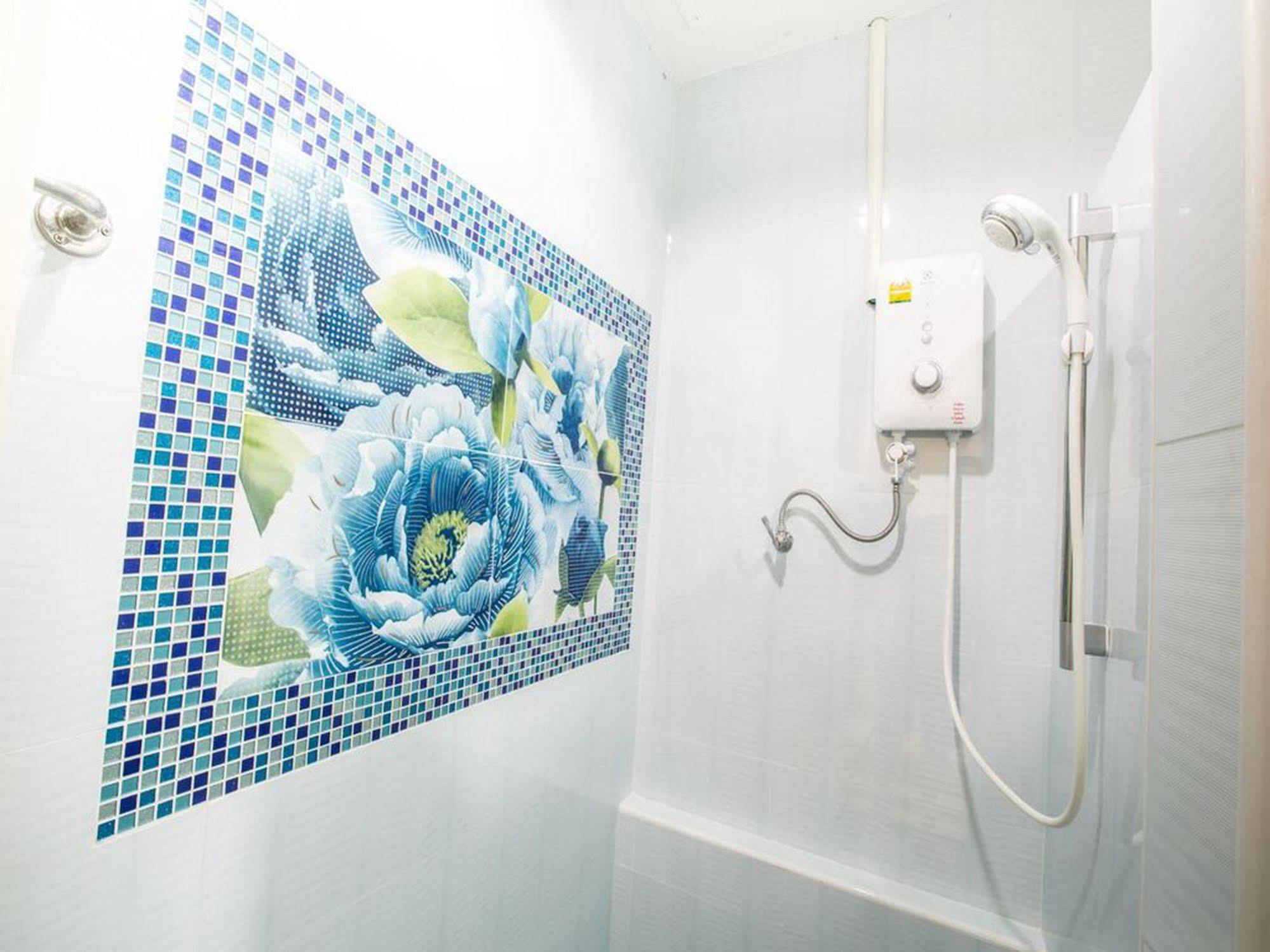 P.A. Thani Hotel Nakhon Sawan Exterior foto